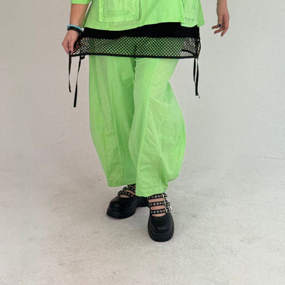 Sinne Oversize Hose mit Rundumgummizug & Stoffeinsätzen Kiwi / Anthrazit