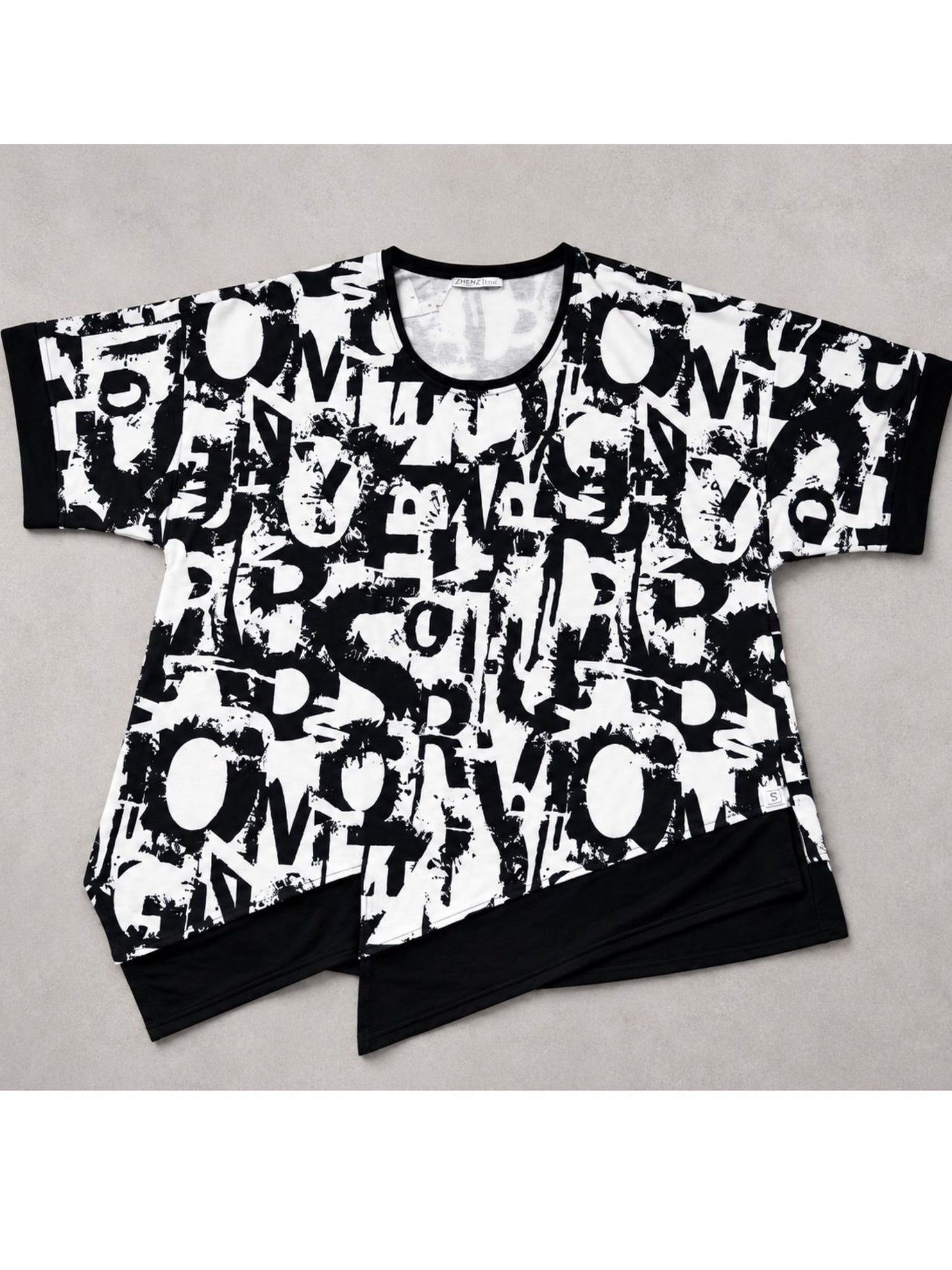 Sinne by Coom Shirt Schwarz-Weiß Buchstaben-Print – Plus Size Damen-Shirt Gr. 48–56