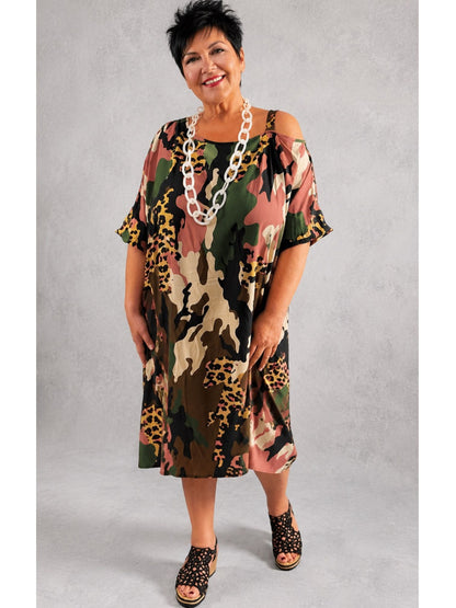 Sophia Curvy Kleid Cold-Shoulder Camo-Leopard-Mix – Bunt Gr. 1–3 (EU 40–56)