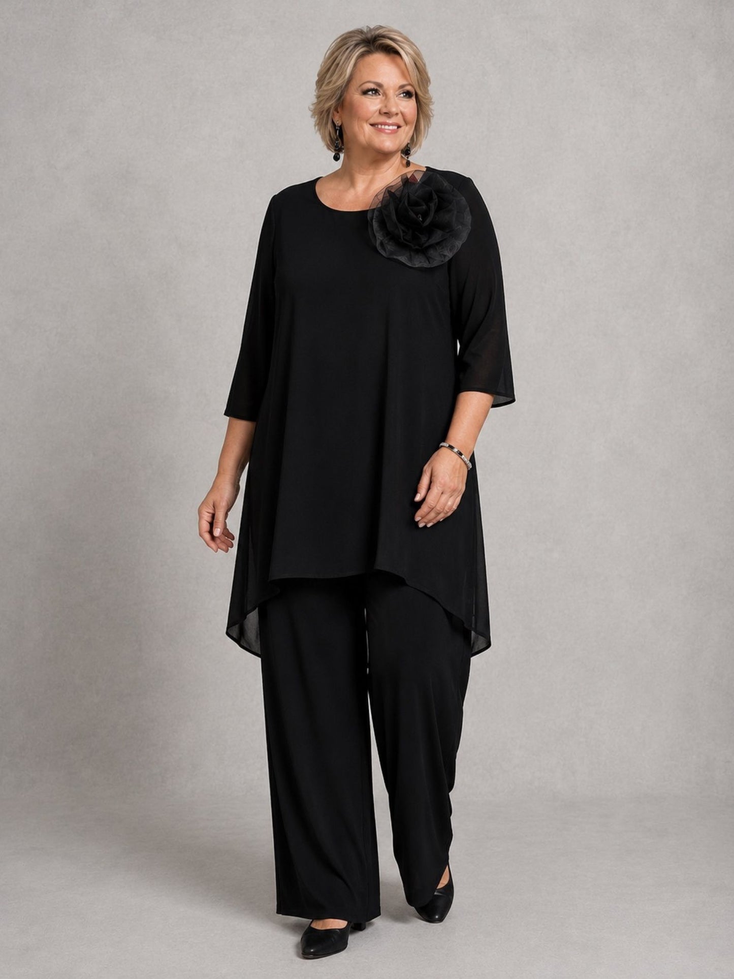 Sophia Curvy Chiffon-Blüten-Brosche XXL – Schwarz, Ø 36 cm