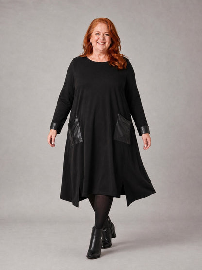 Sophia Curvy Kleid A-Linie mit Kunstleder-Einsätzen – Schwarz Gr. L–5XL (44–60)