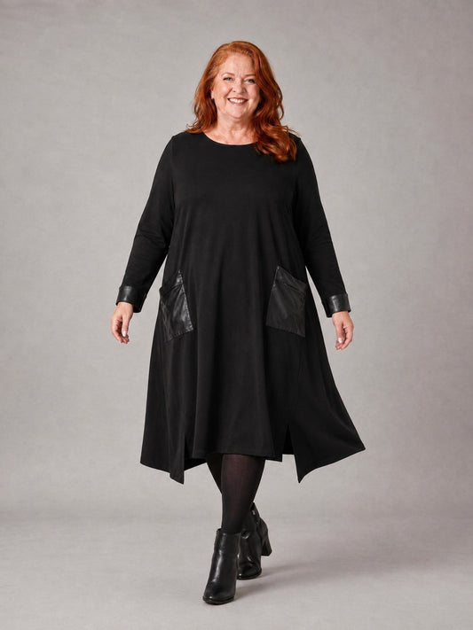 Sophia Curvy Kleid A-Linie mit Kunstleder-Einsätzen – Schwarz Gr. L–5XL (44–60)