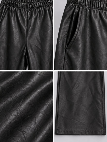 Gummibund, Seitentasche und Prägung der passenden schwarzen Hose aus Lederimitat, Detailansicht