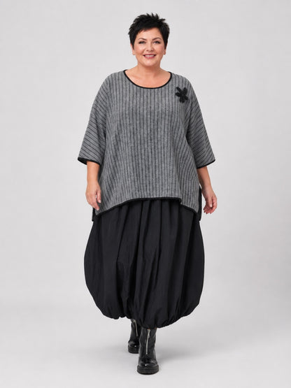 Vincenzo Allocca Kurzpulli Wollmix gestreift Oversize – Grau/Schwarz, Einheitsgröße 44–58