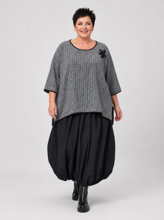 Vincenzo Allocca Kurzpulli Wollmix gestreift Oversize – Grau/Schwarz, Einheitsgröße 44–58