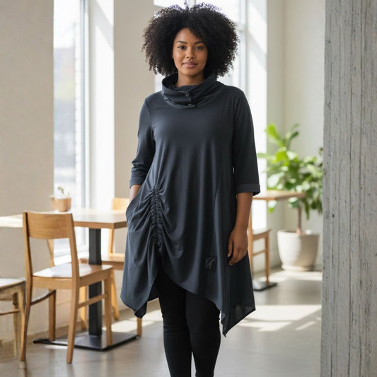 Vincenzo Allocca Tunika Schwarz mit Microtaft-Kragen und asymmetrischem Schnitt