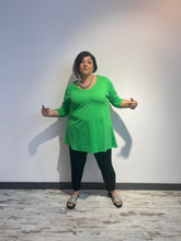 Lade das Bild in den Galerie-Viewer, Moccoco Basic Shirt schwarz grün ecru pink lila plus Size große Größen Gr. 1/2/3
